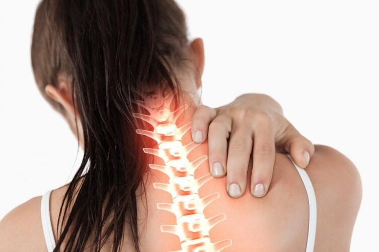 Bolest v krku je příznakem osteochondrózy krční páteře