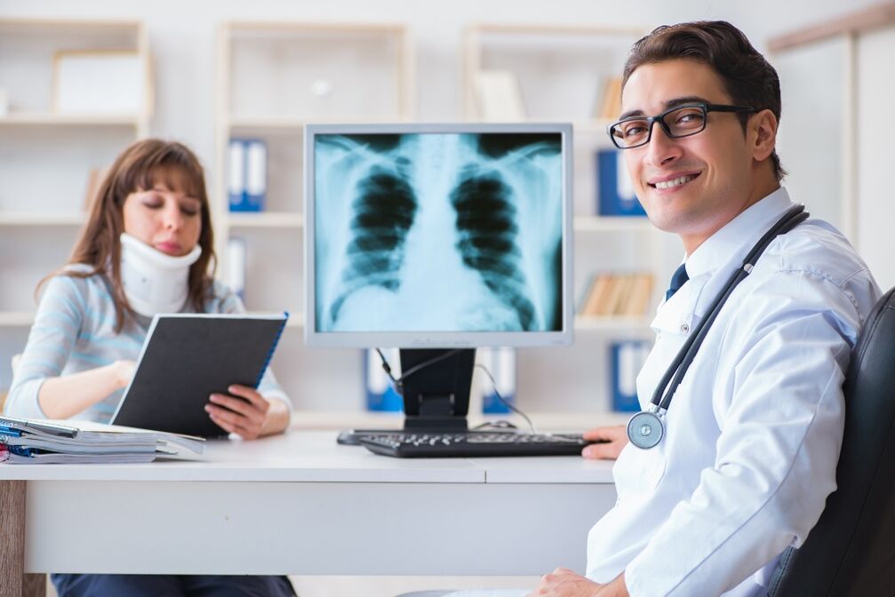 Pacient s cervikální osteochondózou u lékaře
